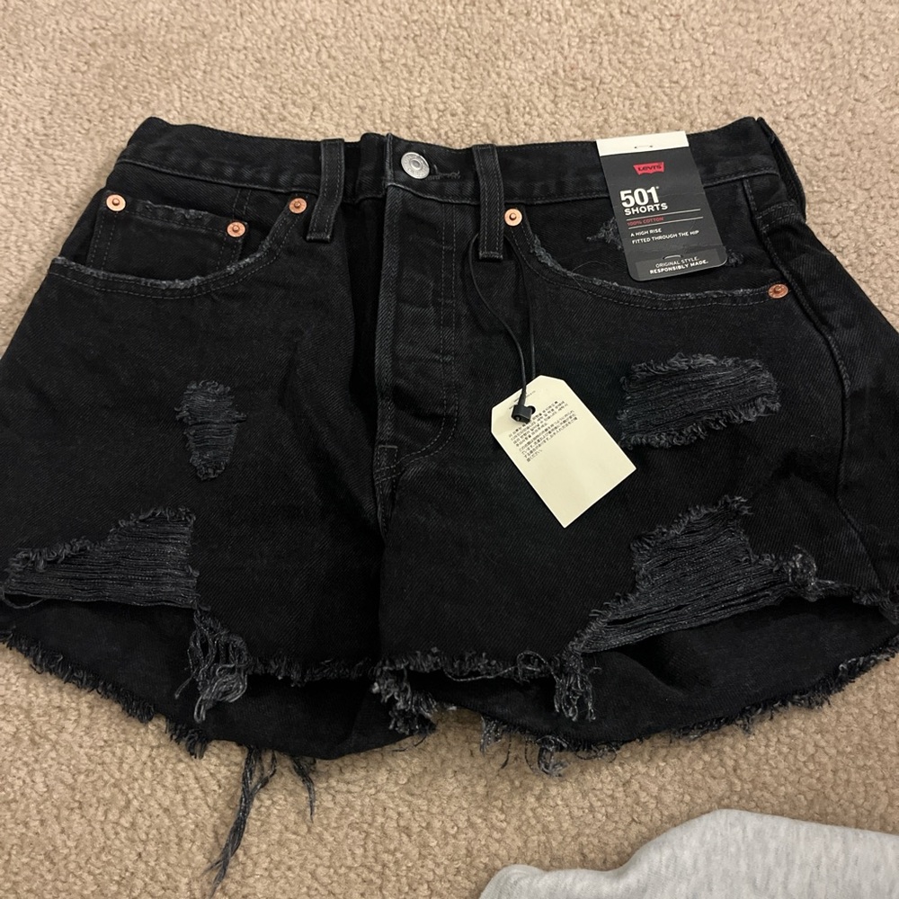 Black Levi’s denim shorts